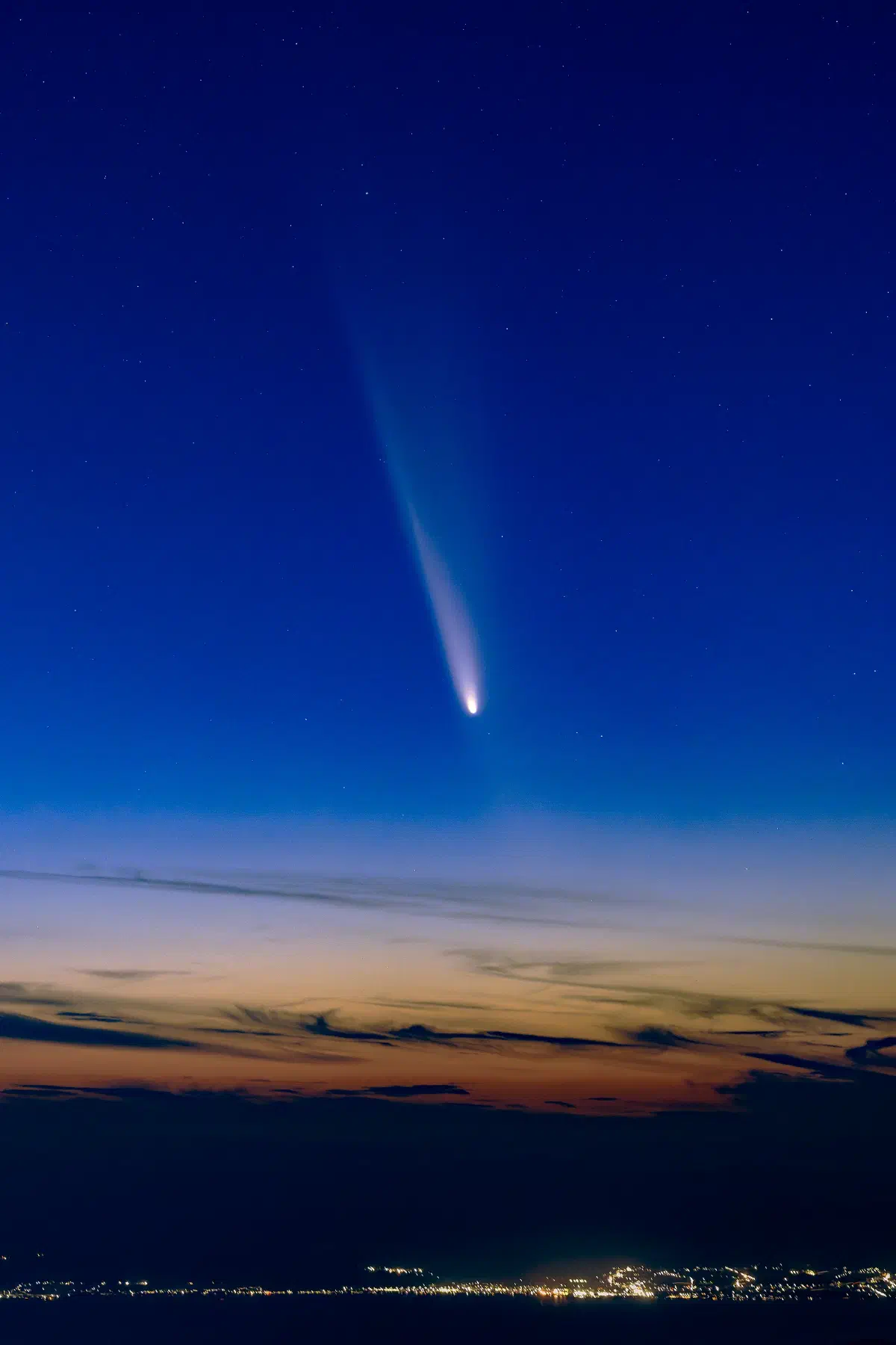 Comet C/2023 A3 (Tsuchinshan-ATLAS) in the evening sky